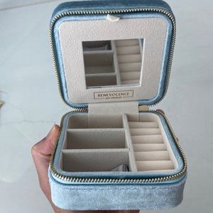 Travel jewelry box